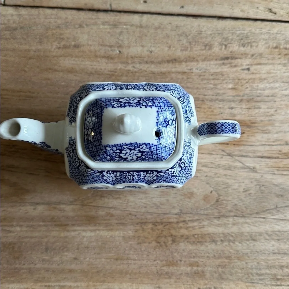 Sadler “Afternoon Tea” Abbey Falls Mini Teapot – Made in England blue white